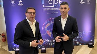 Los gallegos Amancio Varela e Iv�n Cancela, en Yeda, en un receso del congreso de entrenadores.