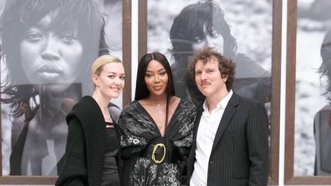 Marta Ortega, la modelo Naomi Campbell y Benjamin Lindbergh, hijo del fotgrafo