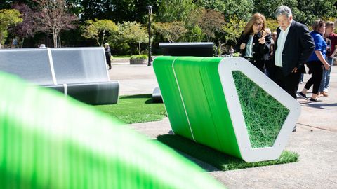 El mobiliario urbano del proyecto Ambiance, fabricado con biopl�sticos, estar� seis meses en la plaza de Barcelos de Pontevedra para testar su durabilidad