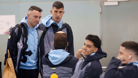 Iago Aspas, Carlos Dom�nguez, Jones El-Abdellaoui y Mihailo Ristic, este mi�rcoles, antes de la salida de la expedici�n celeste a Peinador.