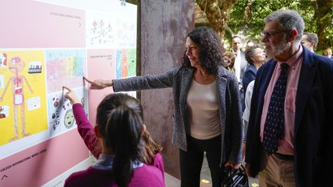 Inauguraci�n de la exposici�n de dibujos de escolares  La vida secreta de los microbios , sobre el trabajo desarrollado por los bi�logos estadounidenses Jeffrey I. Gordon, Peter Greenberg y Bonnie L. Bassler, distinguidos con el Premio Princesa de Asturias de Investigaci�n Cient�fica y T�cnica 2023, en la F�brica de Armas de La Vega de Oviedo