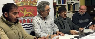 Carlos Nuevo, presidente del Seminario de Estudos, junto a los directivos, Paleo, Ferro y M�guez. 