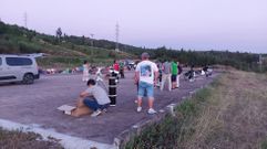 Asistentes a una de las observaciones astron�micas de la asociaci�n Sirio en A Insua, Ponte Caldelas