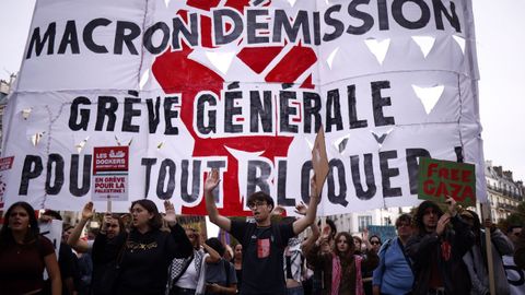 Jóvenes fraceses piden la dimisión del presidente Macron durante la huelga general del pasado 18 de septiembre.