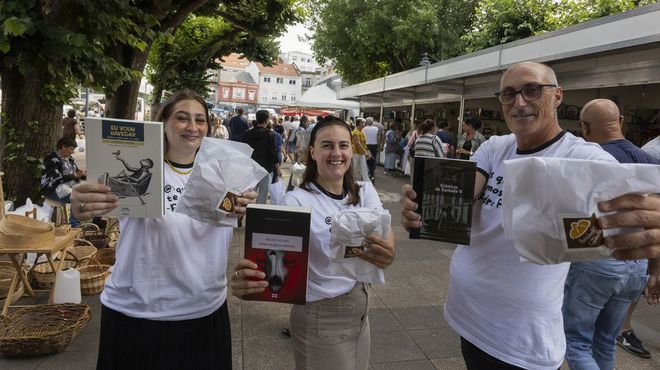 Vinte anos da Praza dos Libros en Carballo: �o �lbum do encontro!