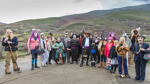 Comparsas de aguinalderos en Tormaleo (Ibias)