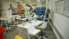 El material es modular y con ruedas. Hay provisiones suficientes y no falta detalle, como cajas para guardar lo producido