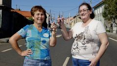 Consuelo y Mar�a, ayer en Queo.
