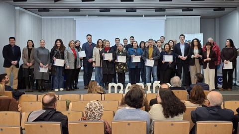 Entrega de los diplomas a empresas y servicios