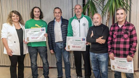 <span lang= gl >Imaxe da entrega de premios do concurso de fotografa sobre a costa e o mar de Xove</span>