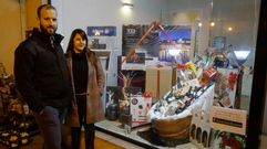 Un ata�d lleno de regalos, la original cesta de Navidad de una funeraria ourensana