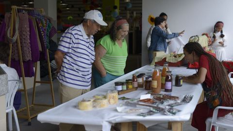 Mercado agroecológico de A Estruga en la plaza de abastos de Vilalba