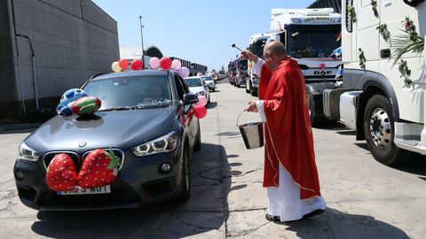 Misa de San Cristobal en la capilla de San Bartolom de Rianxo   bendicion de vehiculos y  procesin