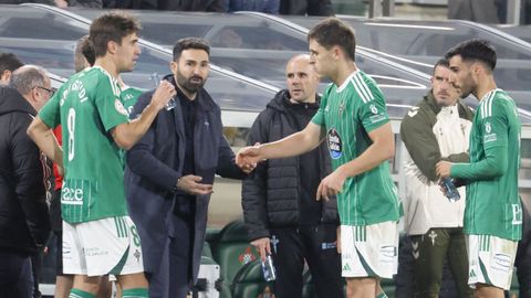 Romo dando indicaciones a Gorostidi, Fabio y Artetxe frente al Celta Fortuna. 