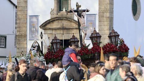 La procesi�n de la Pontificia e Ilustre Cofrad�a de Nuestra Se�ora de las Angustias, a su salida, este Jueves Santo.