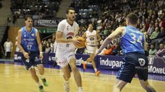 Kravic, entre Naspler y Thrastarson, en el partido ante el Zamora en Sar, en la primera vuelta