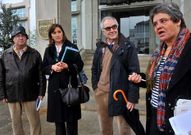 Algunos de los trabajadores que se reunieron con el alcalde.