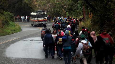 Un millar de migrantes integran la caravana que el lunes parti� de Honduras