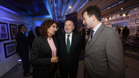 Mara Jess Monterio, ministra de Hacienda; Javier Losada, delegado del Gobierno; y Gonzalo Caballero, secretario xeral del PSdeG