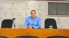 El portavoz parlamentario de Foro, Adri�n Pumares, durante la rueda de prensa de este lunes en la Juna General.