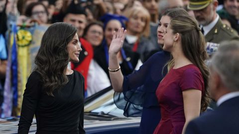 La reina Letizia, la princesa Leonor y la infanta Sof�a a su llegada a la ceremonia de entrega de los Premios Princesa de Asturias 2026