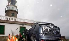 <span lang= es-es >El primer muerto del 2012</span>. Ten�a 21 a�os y ayer estrell� el Ford Focus que conduc�a contra el faro de Corrubedo, en Ribeira. En julio del 2006, otro joven muri� de la misma forma.
