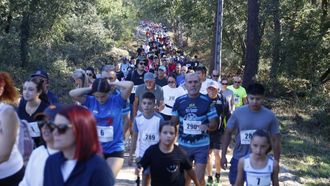 Im�genes de la andaina solidaria celebrada en San Cibrao das Vi�as.