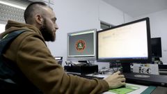 Agentes del Equipo @ Milladoiro de la Guardia Civil luchan a diario contra las estafas cibernticas