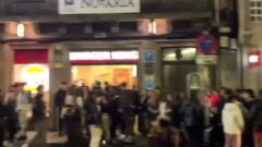 Estampida�durante la noche de entroido en Santiago