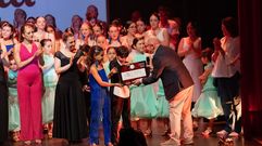 Entrega del cheque de Tempos e Menssana a los representantes de la Asociaci�n Espa�ola Contra el C�ncer.