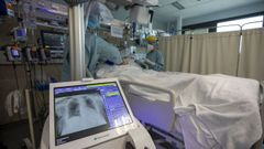 Unidad de cuidados intensivos del Hospital Cl�nico.