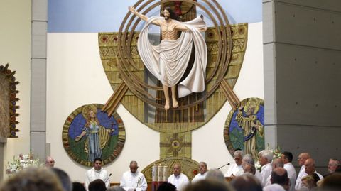 La misa fue cooficiada por siete sacerdotes