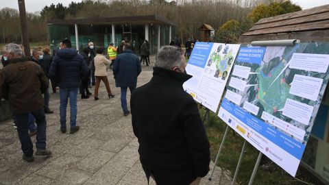 La conselleira y las autoridades presentaron el plan de conservacin de la laguna de Cospeito