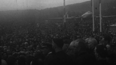 Inauguraci�n del aeropuerto de Peinador (1954). Luca de Tena subi� con su c�mara para retratar la inauguraci�n de la terminal viguesa en una pel�cula llena de detalles.