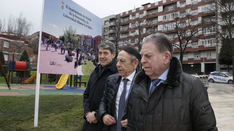El alcalde de Oviedo, Alfredo Canteli (d) y el presidente de la Universidad Alfonso X El Sabio, Jes�s N��ez (c) a su llegada al edificio Calatrava, donde este viernes firmaron un convenio para la instalaci�n de ea universidad privada en la capital asturiana