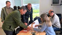 El punto de encuentro para la recopilaci�n fue el centro social de A Imende 