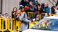 La expareja del exasesor ministerial Koldo Garc�a, Patricia Uriz, a su salida del Tribunal Supremo.