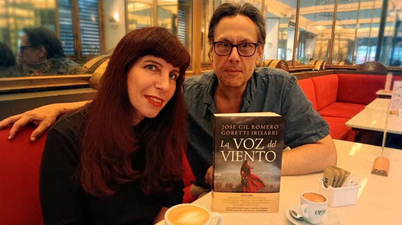 La viguesa Goretti Irisarri recrea la isla de Ons del siglo XIX en un «thriller» romántico