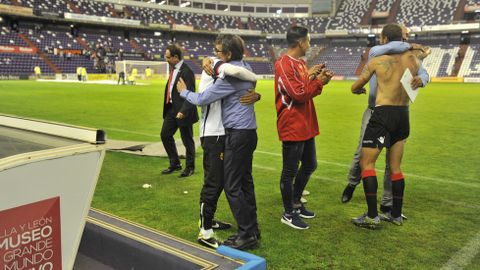 V�zquez, celebrando la permanencia en Valladolid el pasado s�bado