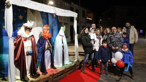 En Vilanova dos Infantes (Celanova) el alumbrado navideo comparte protagonismo con un poblado de Beln