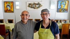 Imagen de archivo de V�ctor y Albino Barreiro en el sal�n del restaurante, en el 2021.
