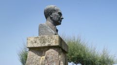 Busto de Castelao situado no Paseo da Ribeira de Rianxo