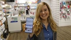 F�tima Rivas no es farmac�utica, pero est� casada con uno, Alejandro G�mez-Ulla. Lo que empez� como una forma de ayudar al establecimiento centenario en la parte t�cnica de las redes sociales se ha convertido en una de las cuentas m�s influyentes de su sector. Adem�s, los pedidos que les hac�an por redes sociales impulsaron tambi�n la creaci�n de su p�gina web, que distribuye no solo a nivel nacional sino a todo el mundo.