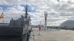 La F-105, en el muelle junto al centro Niemeyer de Avil�s
