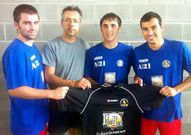 Diego Celes, Manuel y �Gaty� posan con el directivo Emilio Calpita.