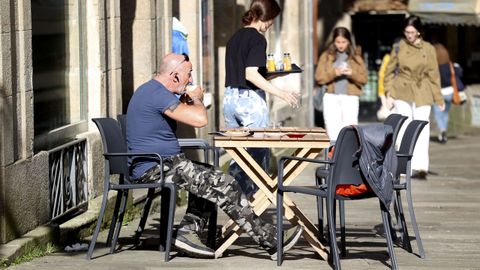 Los compostelanos aprovechan las altas temperaturas de este lunes