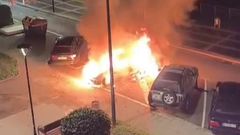 Roban un coche en O Temple y lo abandonan en la siguiente calle al empezar a arder