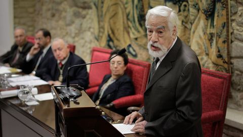 Fotografía de arquivo de Basilio Losada, durante a cerimonia de ingreso na RAG