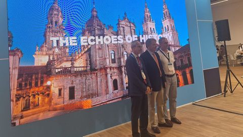 Un momento de la presentaci�n en la feria, con �lvarez Vidal y Francesc Grau
