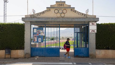 Puerta principal del polideportivo municipal de la localidad murciana de Jumilla.